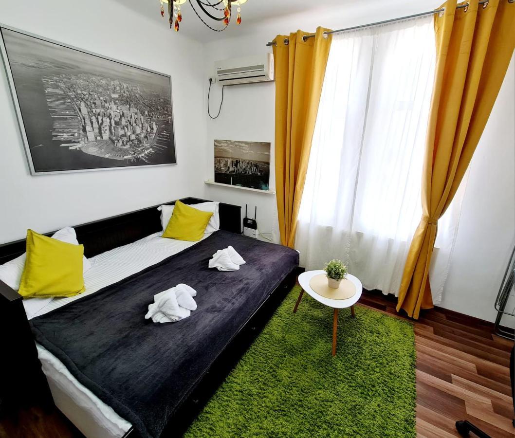 Central Old City Center Studio Universitate Coltea - Cav9 Bukares Bagian luar foto